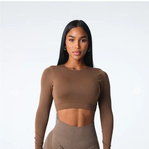 NVGTN Cocoa Long Sleeve Crop Top